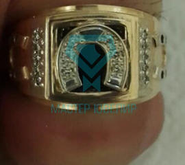 Мужское кольцо печатка с подковой и бриллиантами из золота на заказ